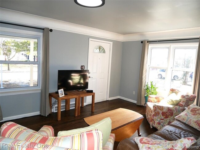 Photo - 2881 Ellwood Ave