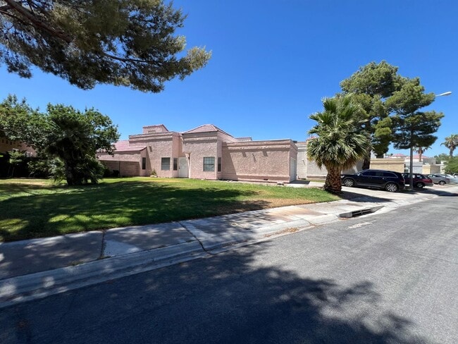 Beautifully Renovated 3-bedroom Home for Rent - Beautifully Renovated 3-bedroom Home for Rent