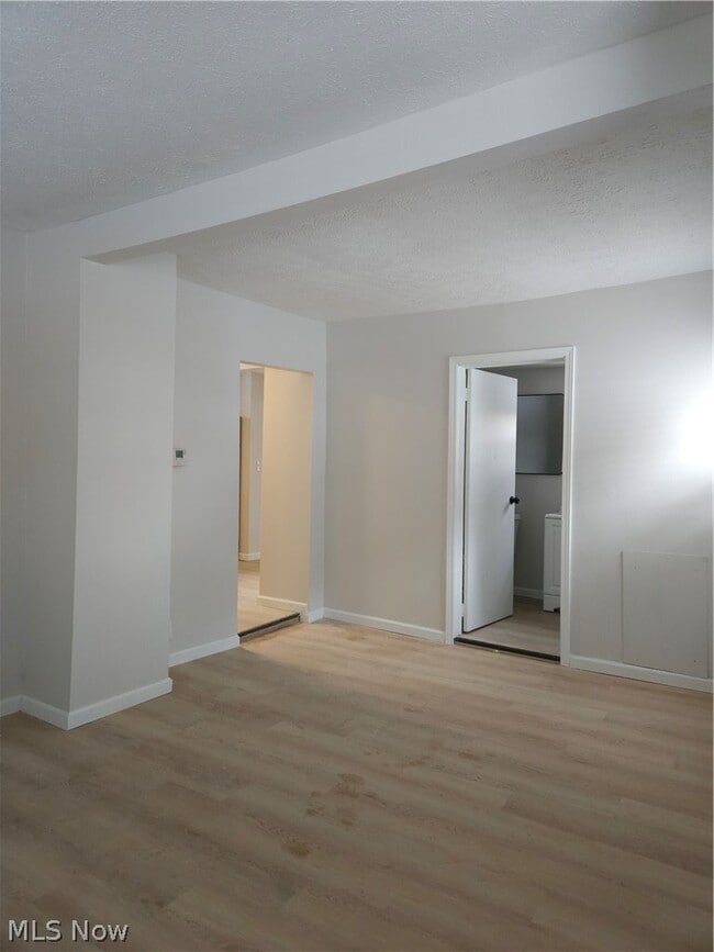 Photo - 2430 Talbot St