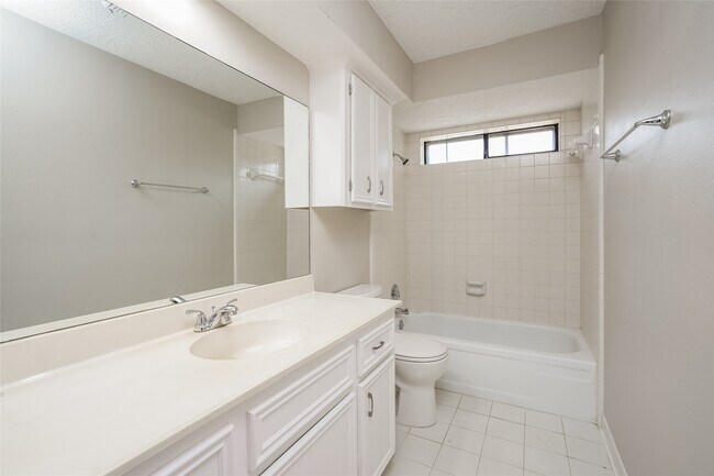 Building Photo - 12502 Olympia Dr