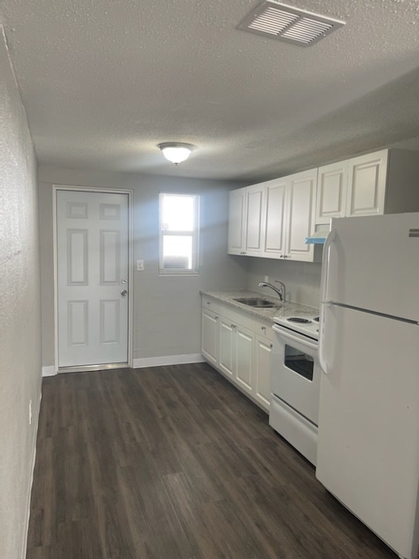 Photo - 415 12th St W