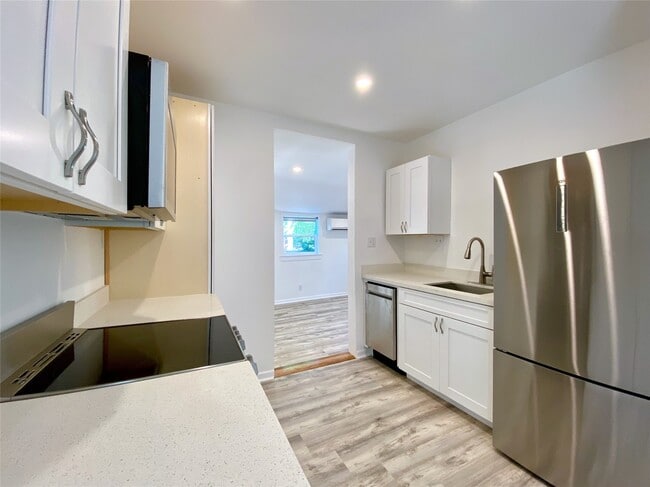 Photo - 2025 Brun St