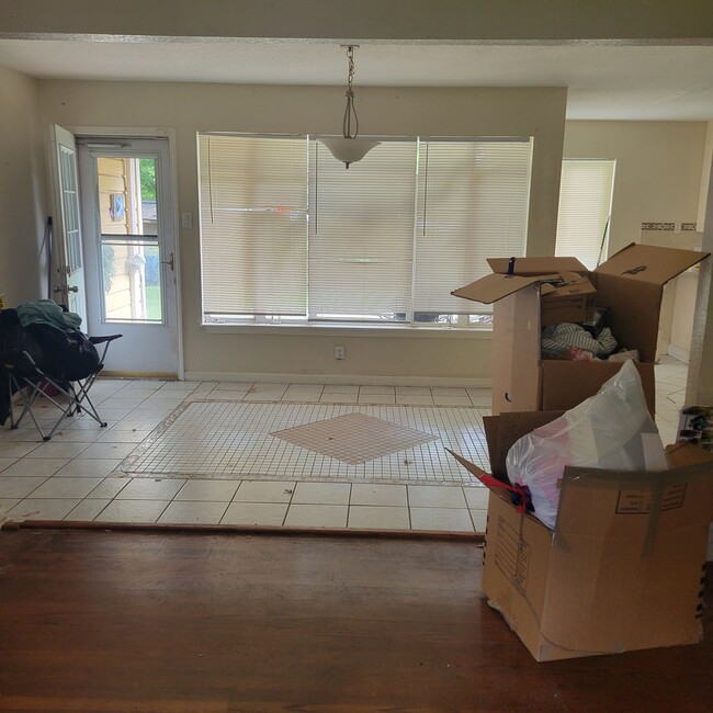Photo - 590 Lively Dr