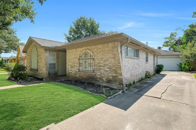 11715 Brighton Ln