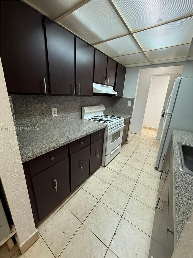 Photo - 1305 W 53rd St Unit 406