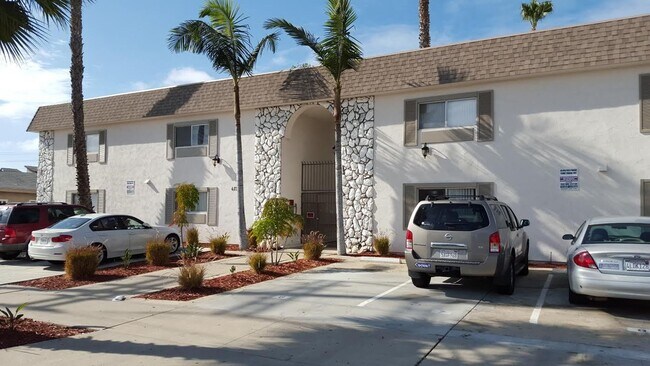 Building Photo - North Park downstairs 1 bedroom Ready to M... Unit 04 Rental