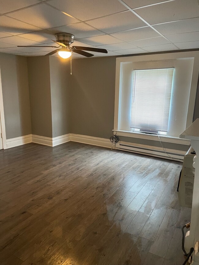 Building Photo - 428 13th St Unit 428.5
