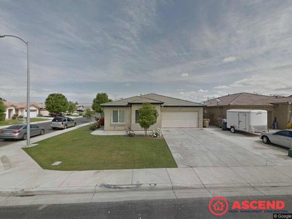 Lovely 5 Bedroom Home Near 99 Fwy! - Lovely 5 Bedroom Home Near 99 Fwy!