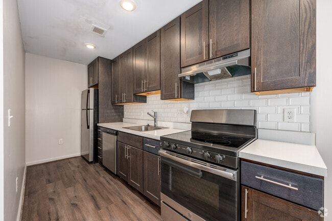 1BR, 1BA - 640SF - Kitchen - Ellis Apartments, LP