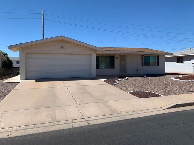 Building Photo - Beautifully Updated  2 Bed - 2 Bath Home in 55 Plus Community in Sunland Village - Mesa, AZ