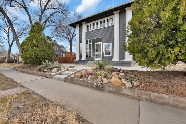 Photo - Renovated 2 Bedroom in Downtown Victorian Complex