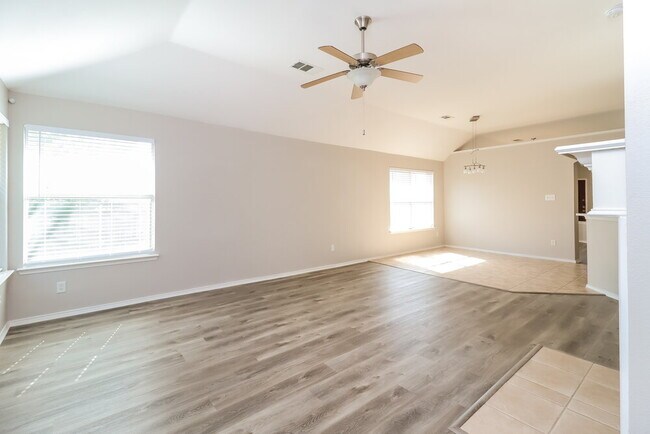 Photo - 4600 Summer Oaks Ln