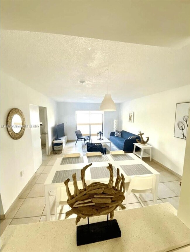 Building Photo - 1250 Lincoln Rd Unit # 401 Rental