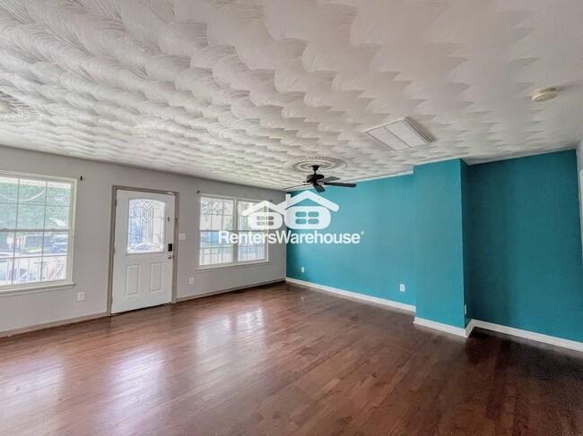 Photo - 711 Forbes St