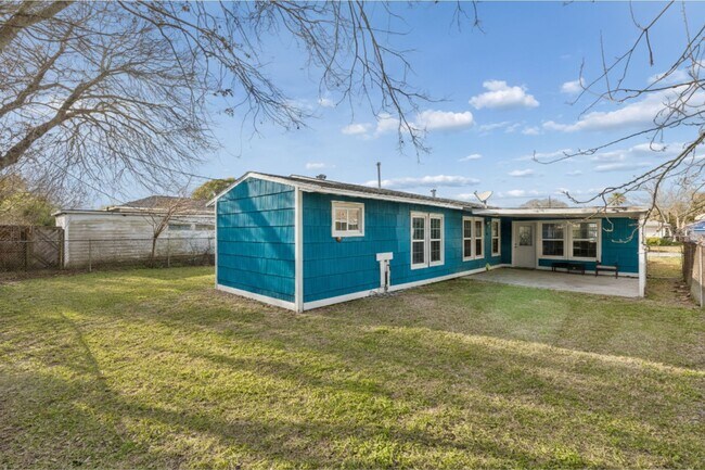 Photo - 105 Pompano Ave