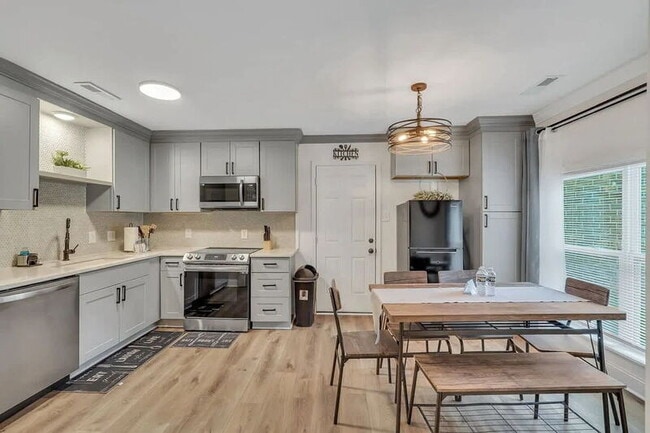 Photo - 302 Manden Rd