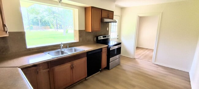 Photo - 3-Bedroom Home for Lease in Prime Location