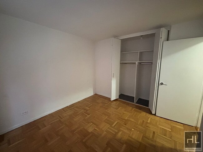 Photo - 5 AVENUE Unit 2C