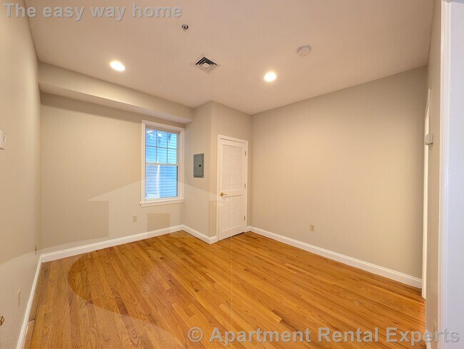 Photo - 466 Green St Unit #2