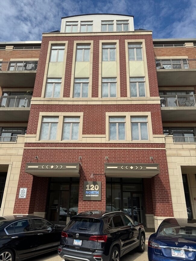 Building Photo - 120 N Northwest Hwy Unit 310 Rental