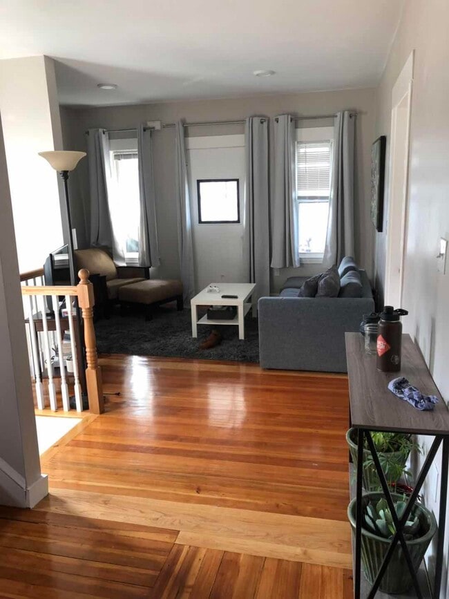 Living room - 104 Bowdoin St Unit 3