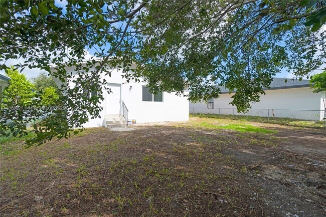 Building Photo - 667 NW 14th St