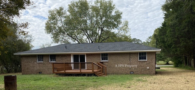 Photo - 194 Clairmount Dr SE