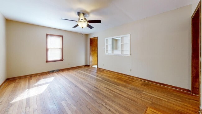 Photo - 3 Bedroom, 2 Bathroom House with Detached Garage