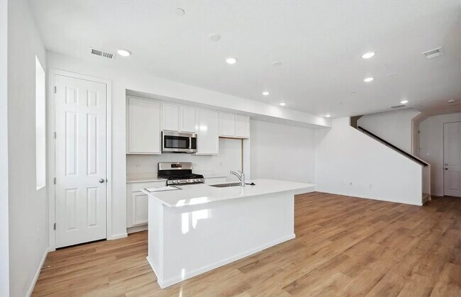 Photo - 2875 Taryn St