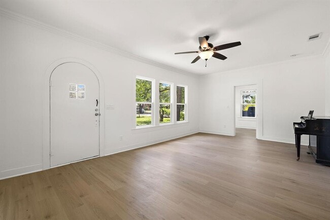 Photo - 1301 Sloan St