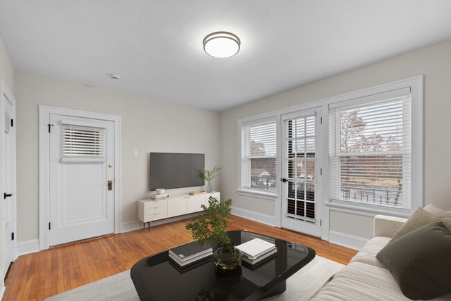 Building Photo - 6340 Northwood Ave Unit 2E