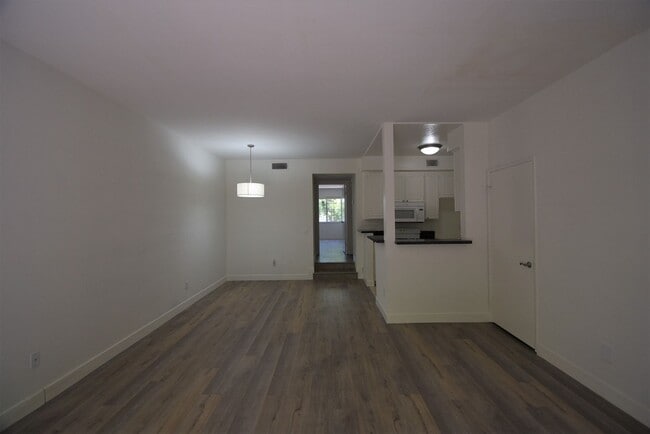 Photo - 11434 Moorpark St Unidad 102