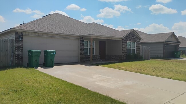 Building Photo - 1701 Forest Dr Rental