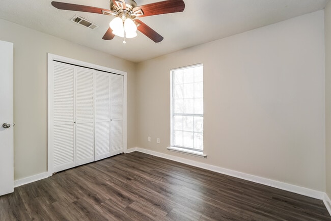 Photo - 145 Bellegrove Cir