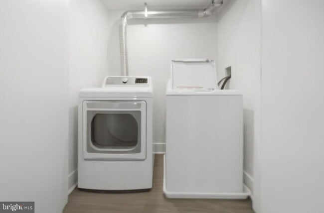 Photo - 6036 Market St