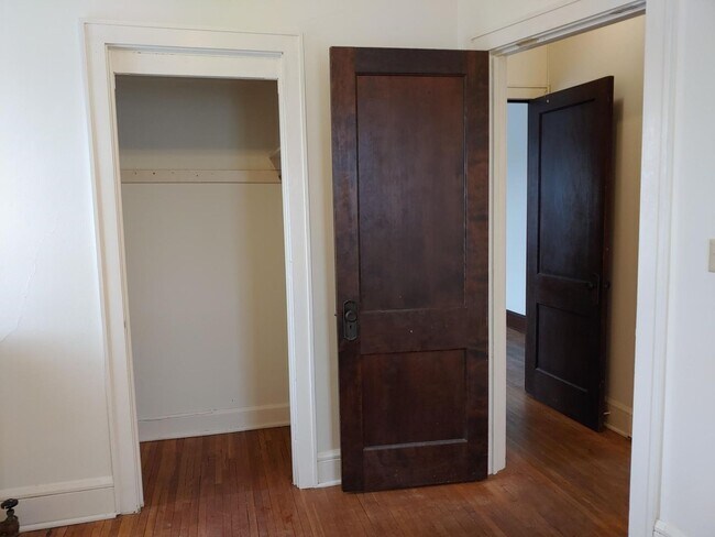 Photo - 1435 West 31st St