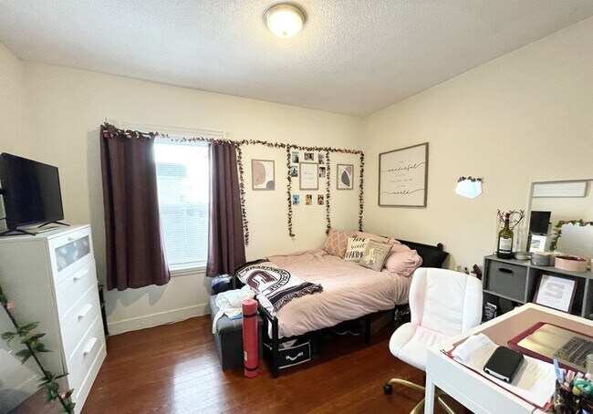 Photo - 19 Eastman St Unit 1