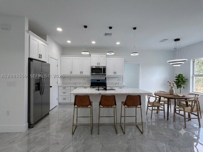 852 Belden Ave