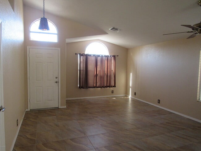Photo - 853 E Constitution Dr