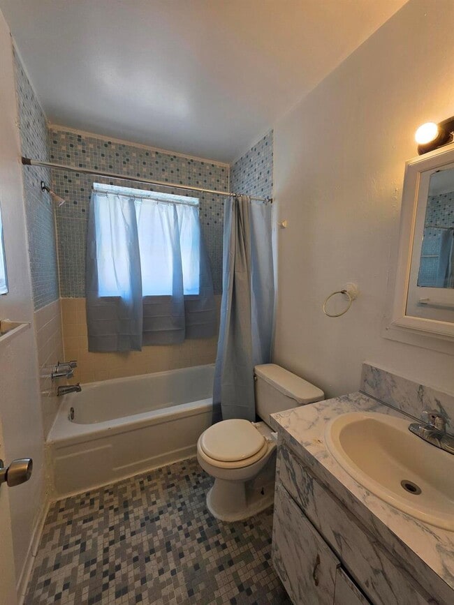 Photo - 4760 NW 24th Ct Unit B211