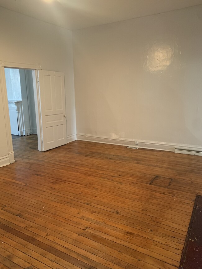 Living room - 4600 Friendship Ave Apartments Unit 1 - 1st floor