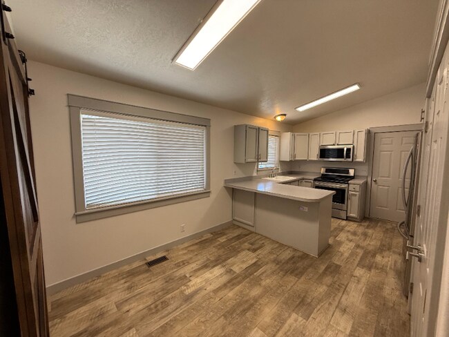 Photo - 667 E 1650 S St Unidad Upstairs