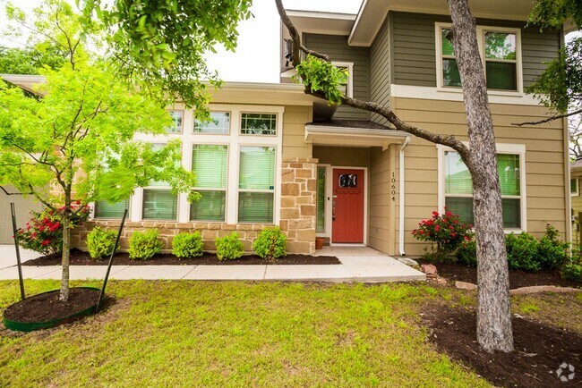 Building Photo - Your Next Home Awaits: Spacious 3/BR 2.5/B...