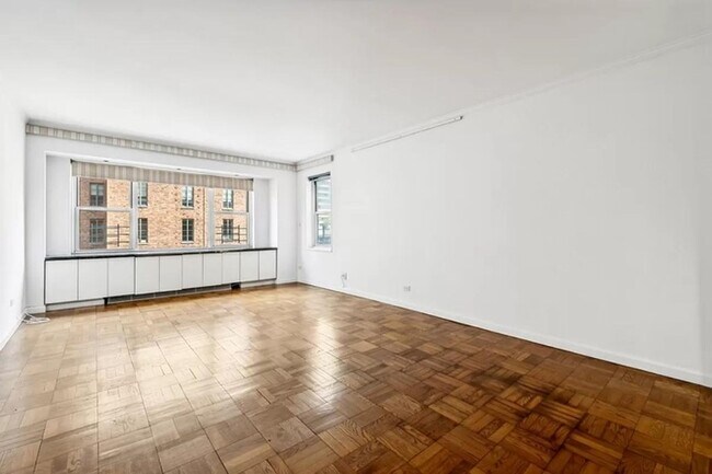 130 E 63rd St Unit 8D