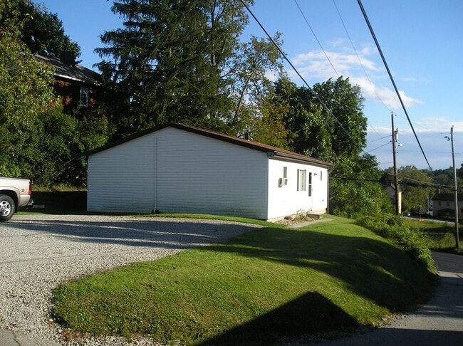 Building Photo - 743 W Otterman St Unit 743B