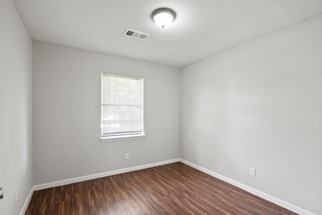 Photo - 13426 Edgeboro St