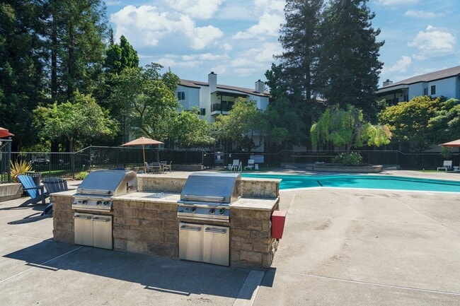 Parrilla | Creekwood | Apartamentos en alquiler en Hayward CA
