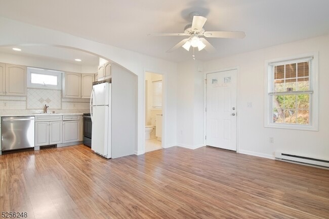 Photo - 286 Grove Ave Unit 1