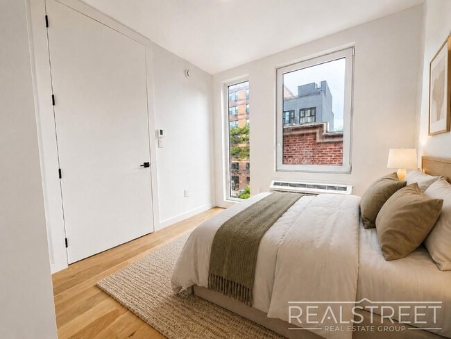 Two Bed Two Bath with Balcony!