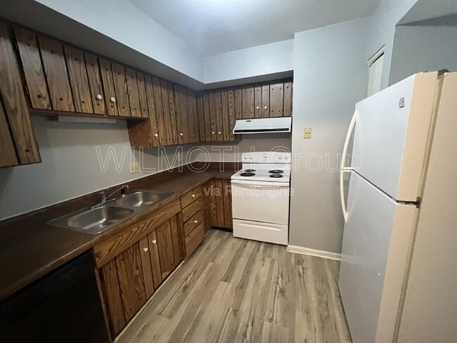 Photo - 1320 Millerwood Dr Unit 3